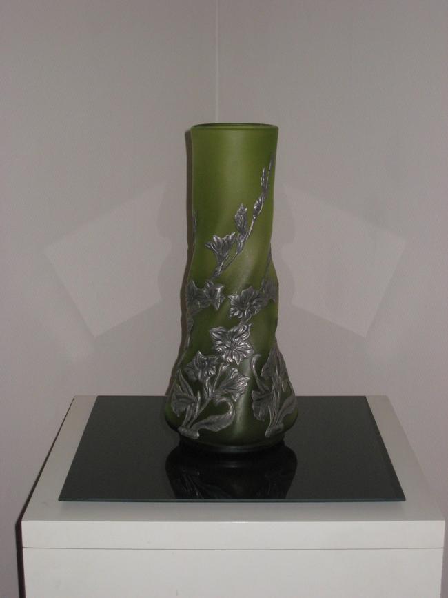 Vase art nouveau green glass