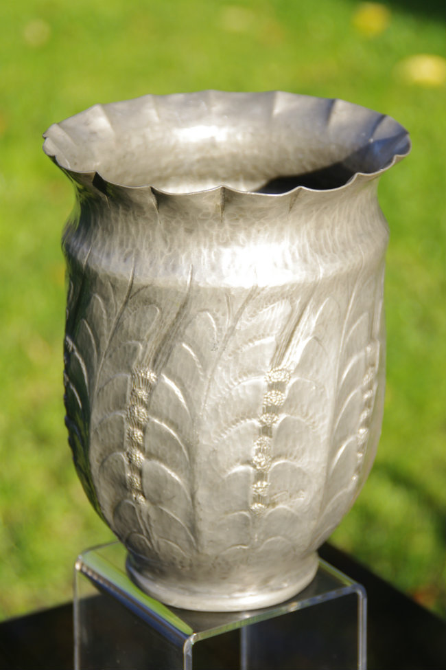 Vase pewter